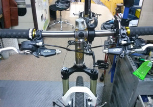 헬리우스 티타늄 자전거 분해정비스키,자전거,자전거행어,cnc 스키수리,자전거수리